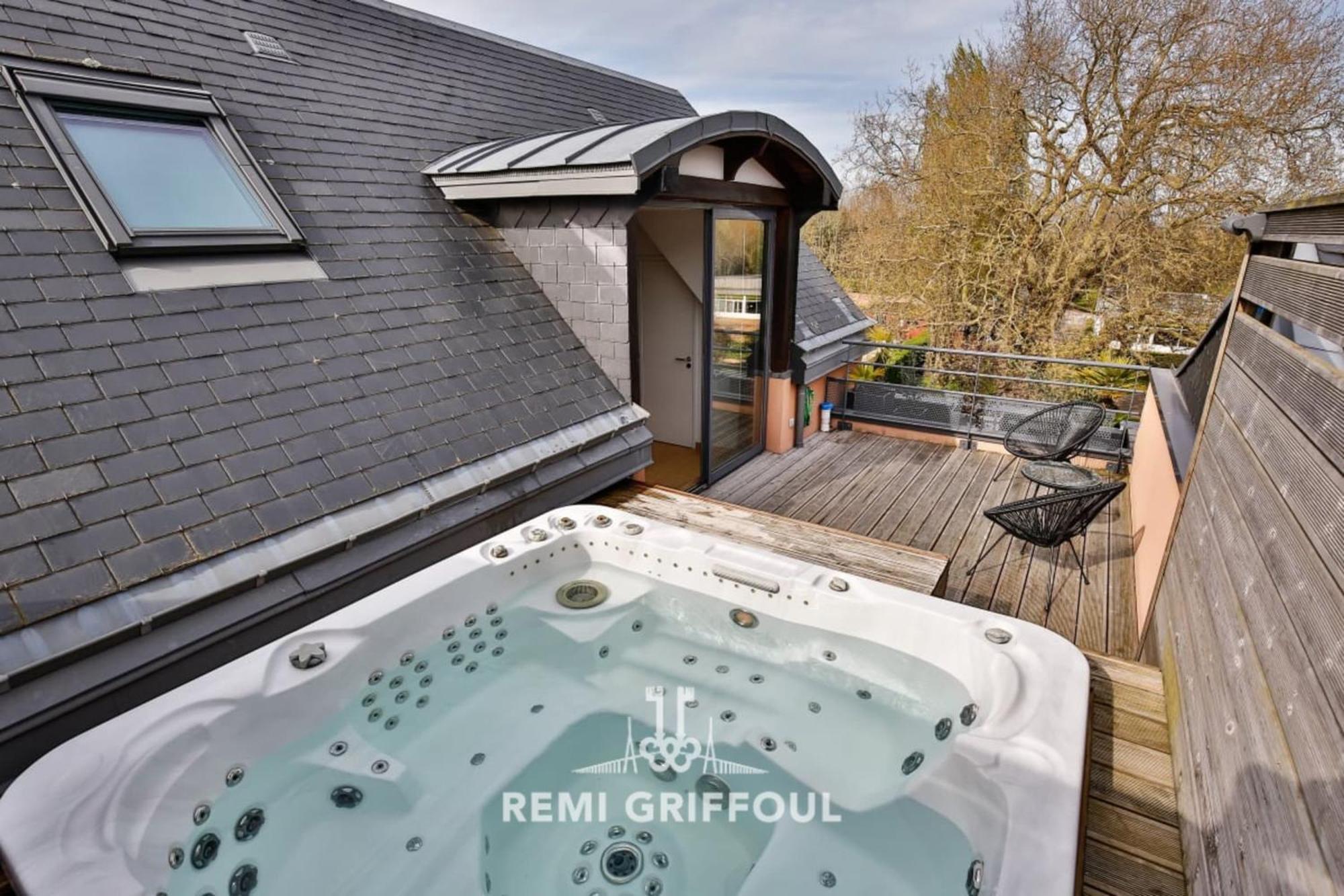 Hébergement de vacances The Cosmopolitan Architect Design With Rooftop Jacuzzi 8 Guests *
